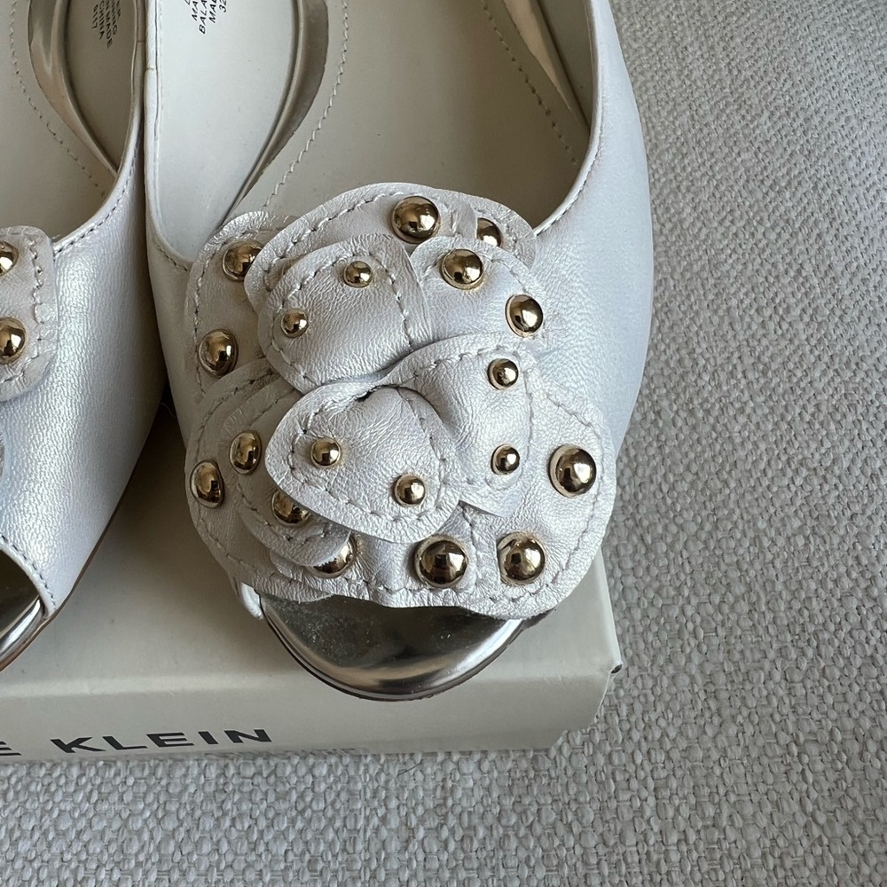 NWT Anne Klein White Silver Leather slingback Sandals Size 9 - Picture 3 of 6